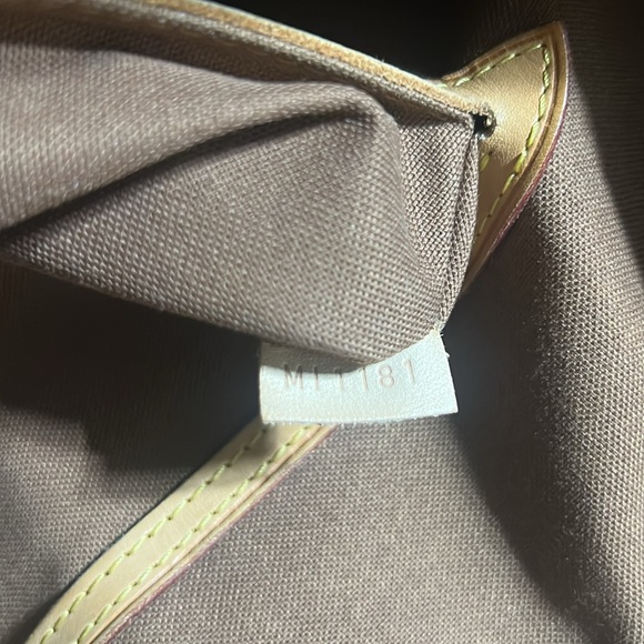 XL LOUIS VUITTON ZIPPER TOTE - Picture 12 of 15